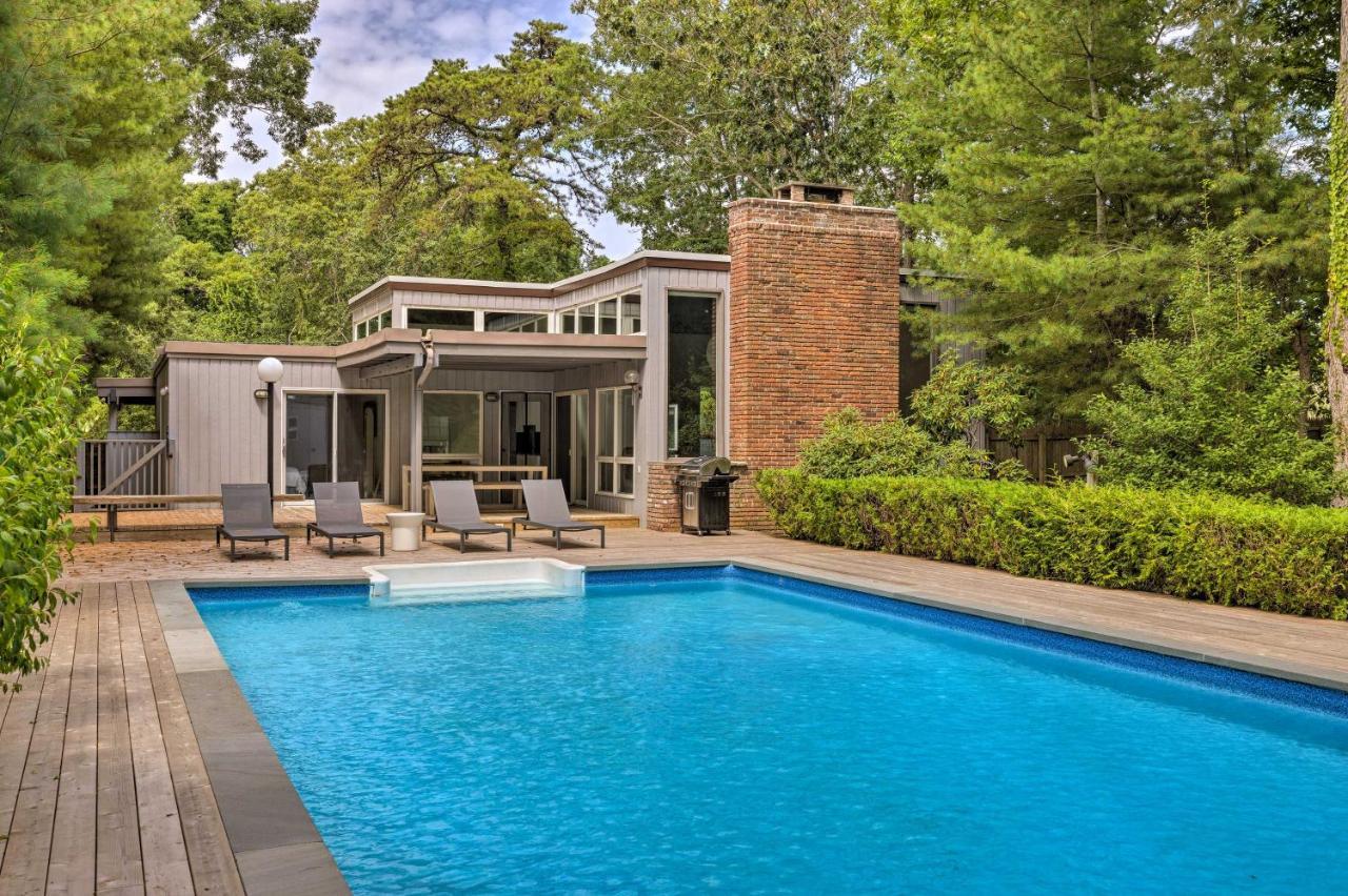 Modern Hampton Bays Home With Outdoor Pool! Exterior photo